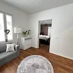 Modern & Stylish 2br With Sauna, Terrace And Free Private Parking *