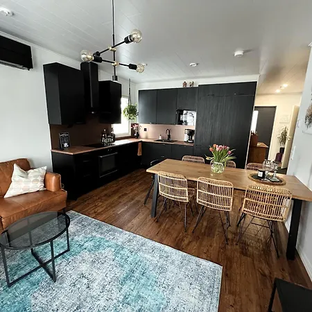 Apartmán Modern & Stylish 2br With Sauna, Terrace And Free Private Parking