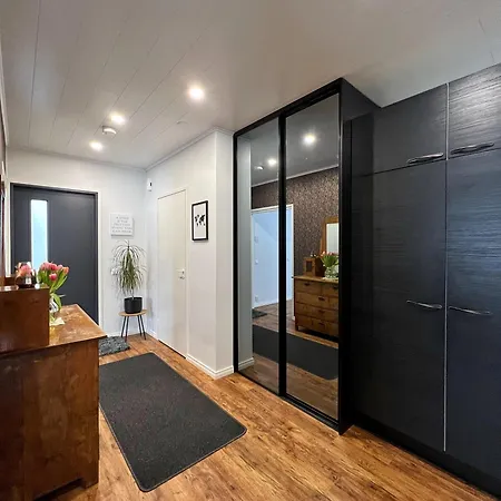 Modern & Stylish 2br With Sauna, Terrace And Free Private Parking Apartmán *