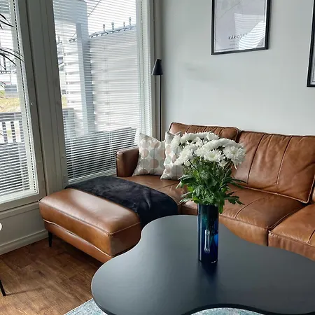 Modern & Stylish 2br With Sauna, Terrace And Free Private Parking Apartmán